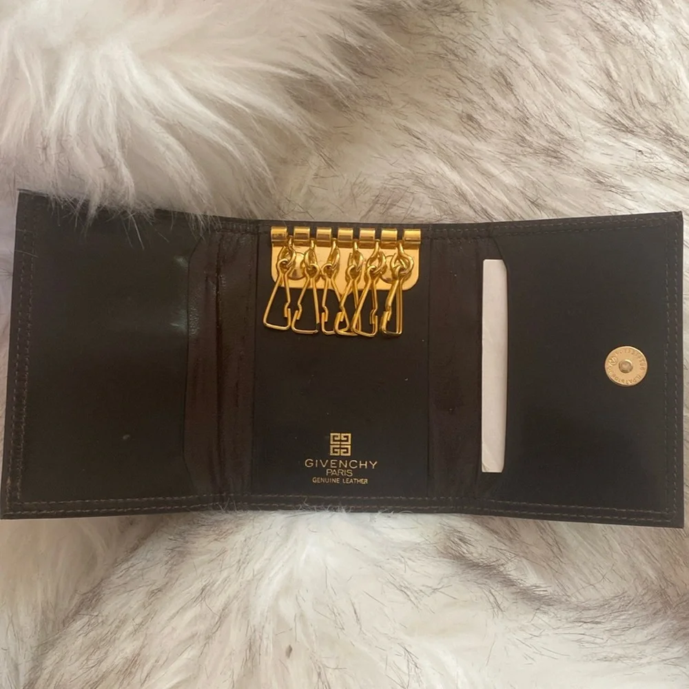✔️Givenchy Vintage Leather Key Case